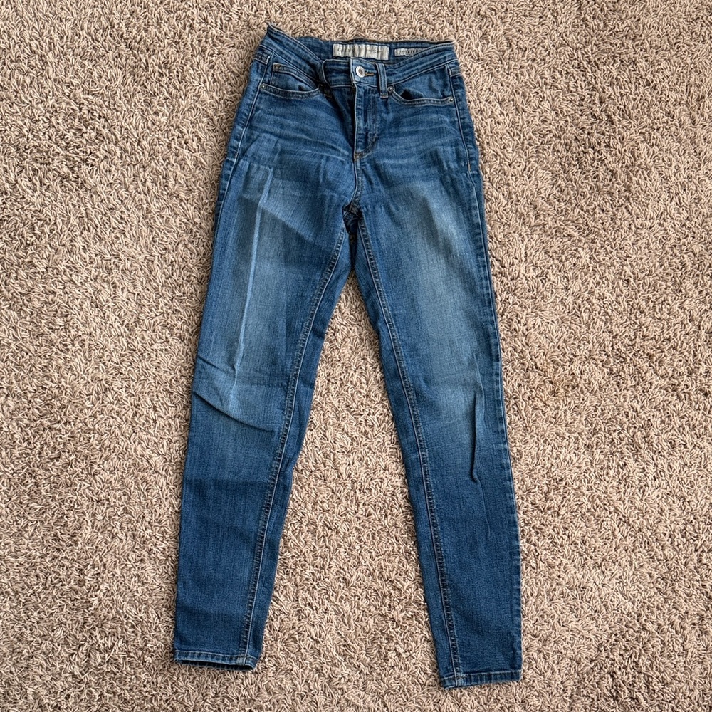 Guess Women's Classic Blue Skinny Jeans - 24